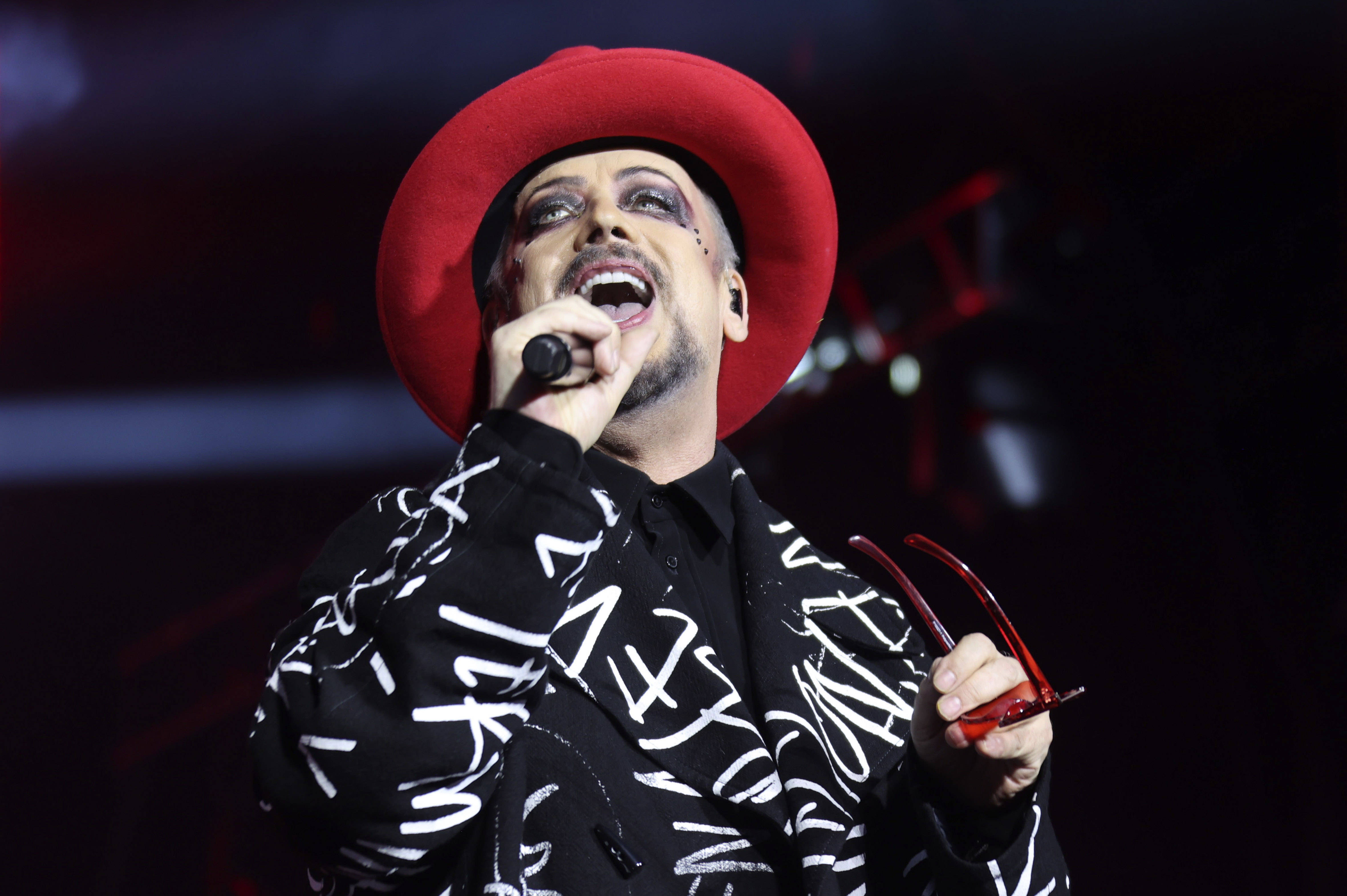 Boy George auf der Bühne bei einem Konzert in Hamburg 2026