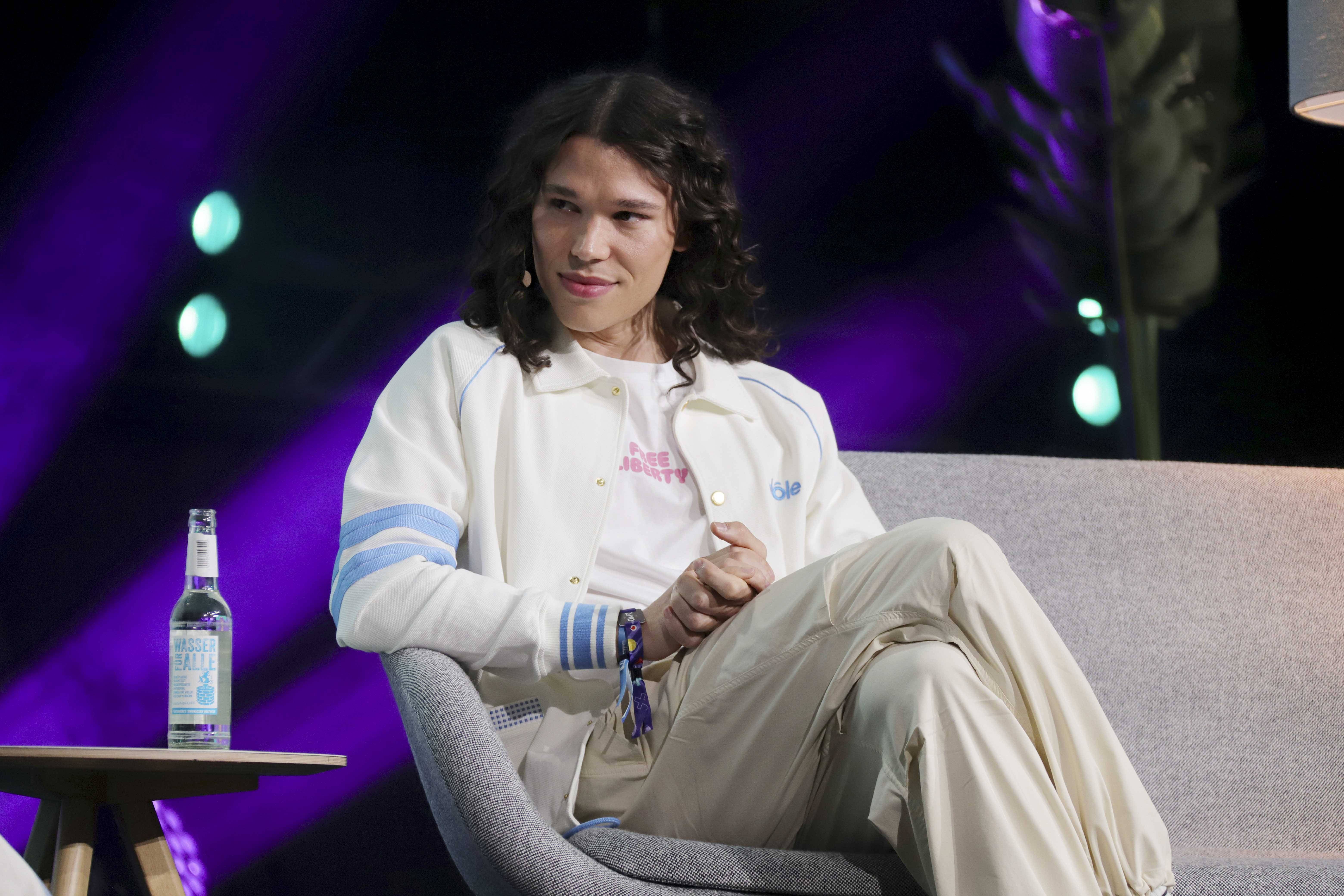 Helge Mark Lodder auf der Bühne beim OMR Festival in Hamburg